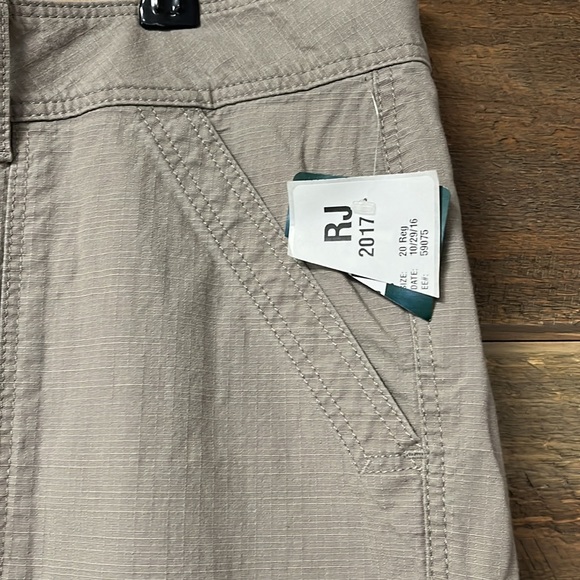 LL Bean Favorite Fit Cargo Pants NWT Size 20 - Picture 5 of 9